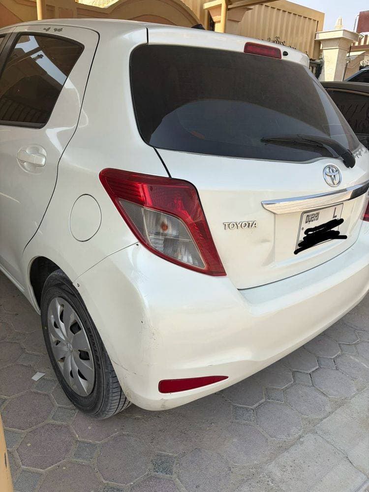2012 Toyota Yaris Hatchback thumbnail 4