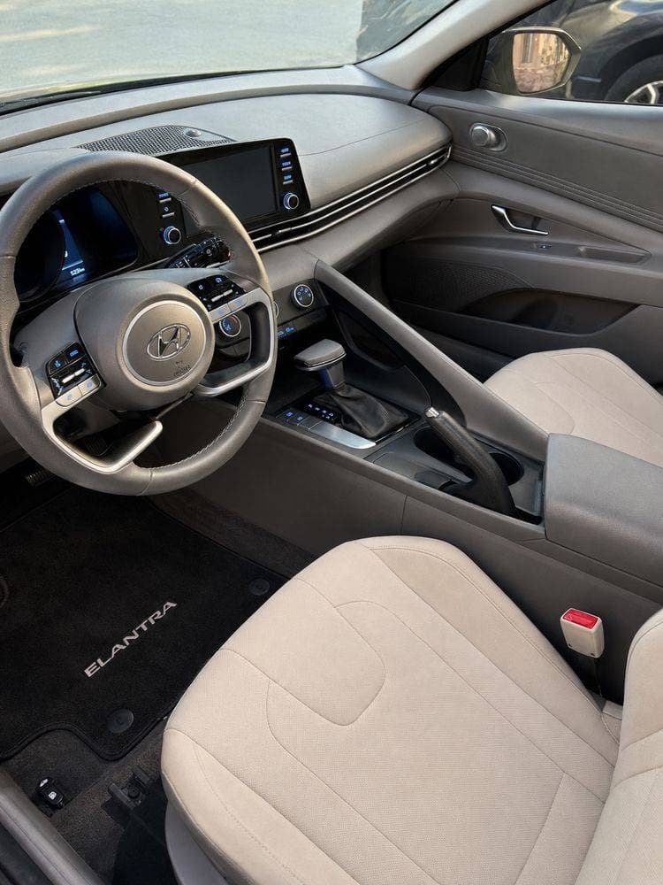 2023 Hyundai Elantra thumbnail 2