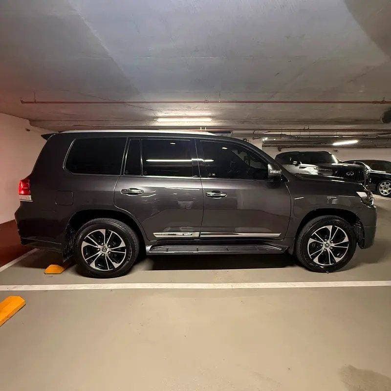 2021 Toyota Land Cruiser thumbnail 2