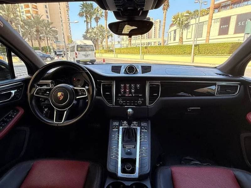 2017 Porsche Macan thumbnail 5