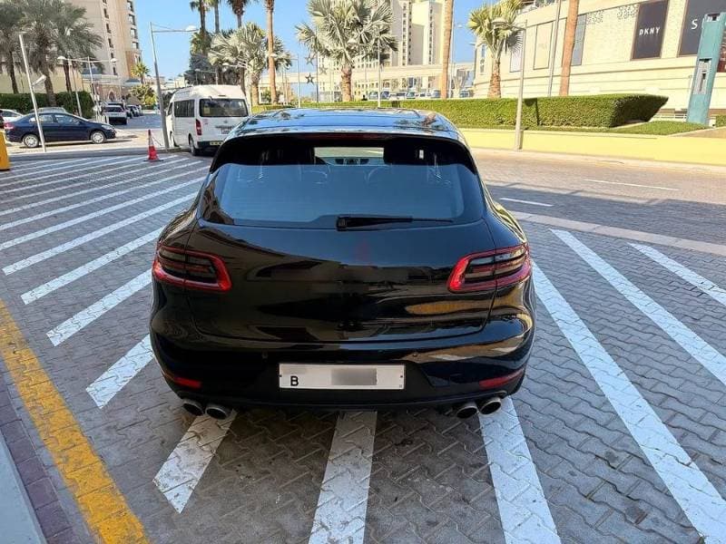 2017 Porsche Macan thumbnail 4