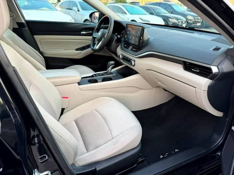 2020 Nissan Altima thumbnail 4