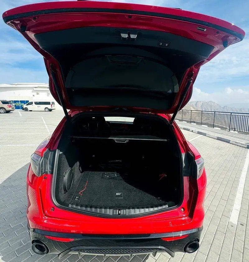 2024 Alfa Romeo Stelvio thumbnail 3