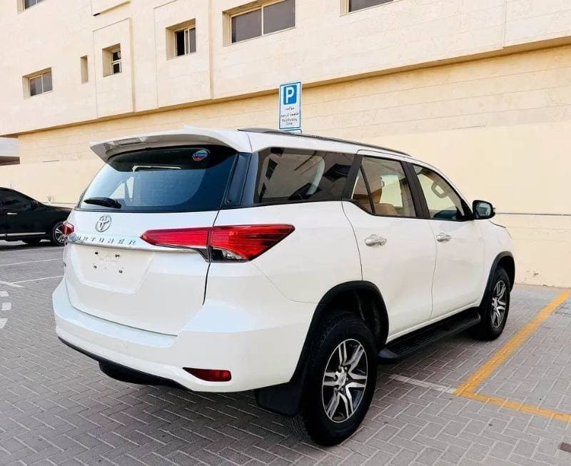 2020 Toyota Fortuner thumbnail 2