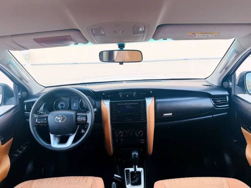 2020 Toyota Fortuner thumbnail 4