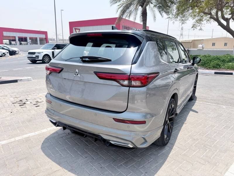 2024 Mitsubishi Outlander thumbnail 2