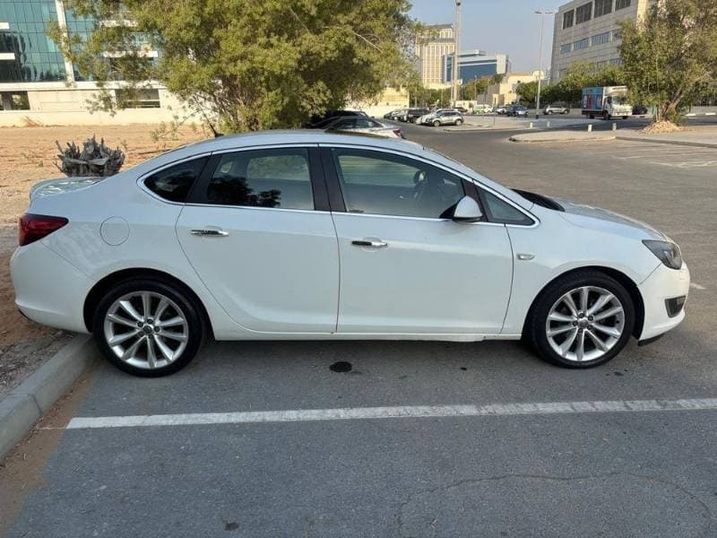 2013 Opel Astra thumbnail 4