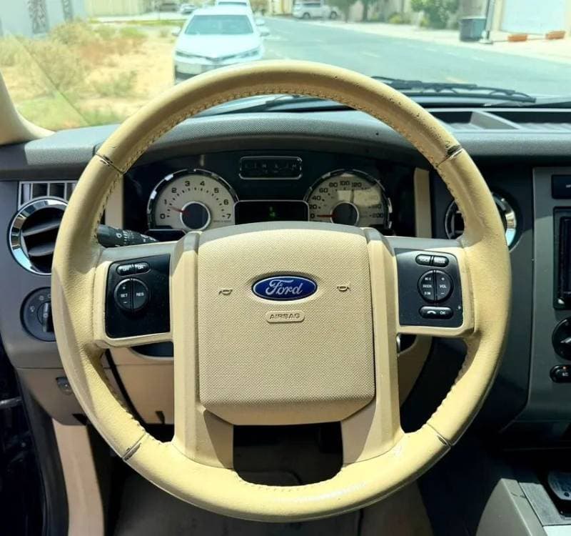 2013 Ford Expedition thumbnail 3