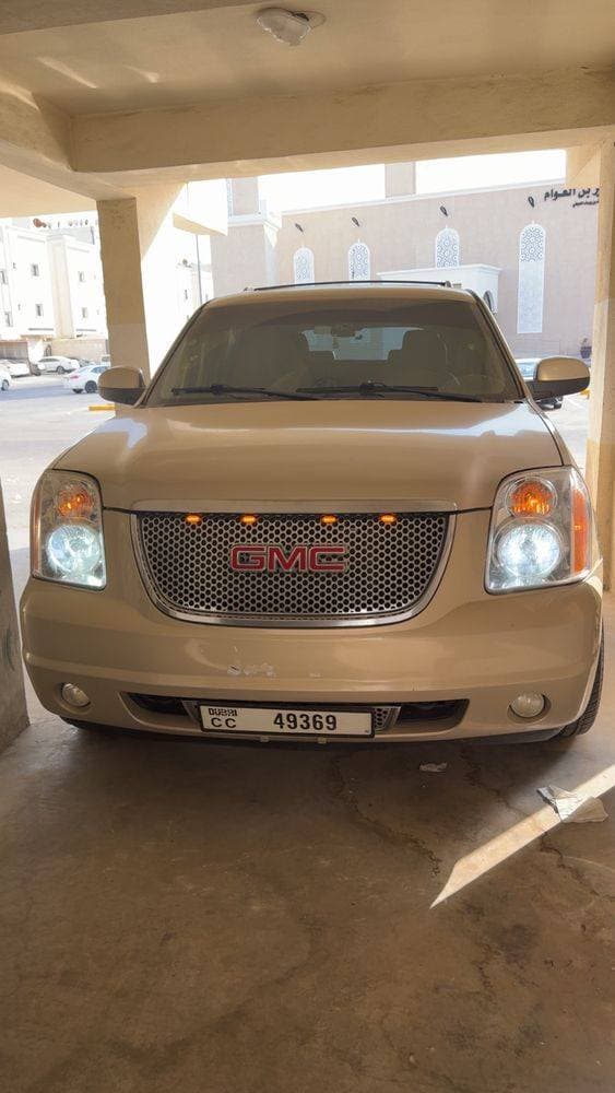 2011 GMC Yukon Denali thumbnail 4