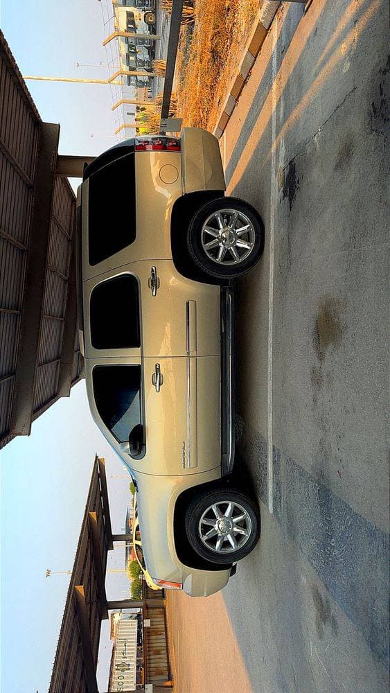 2011 GMC Yukon Denali thumbnail 3