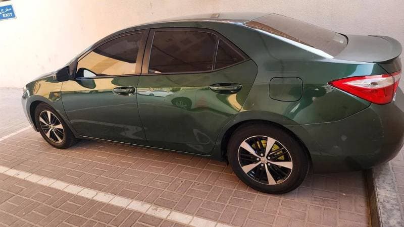 2016 Toyota Corolla thumbnail 2