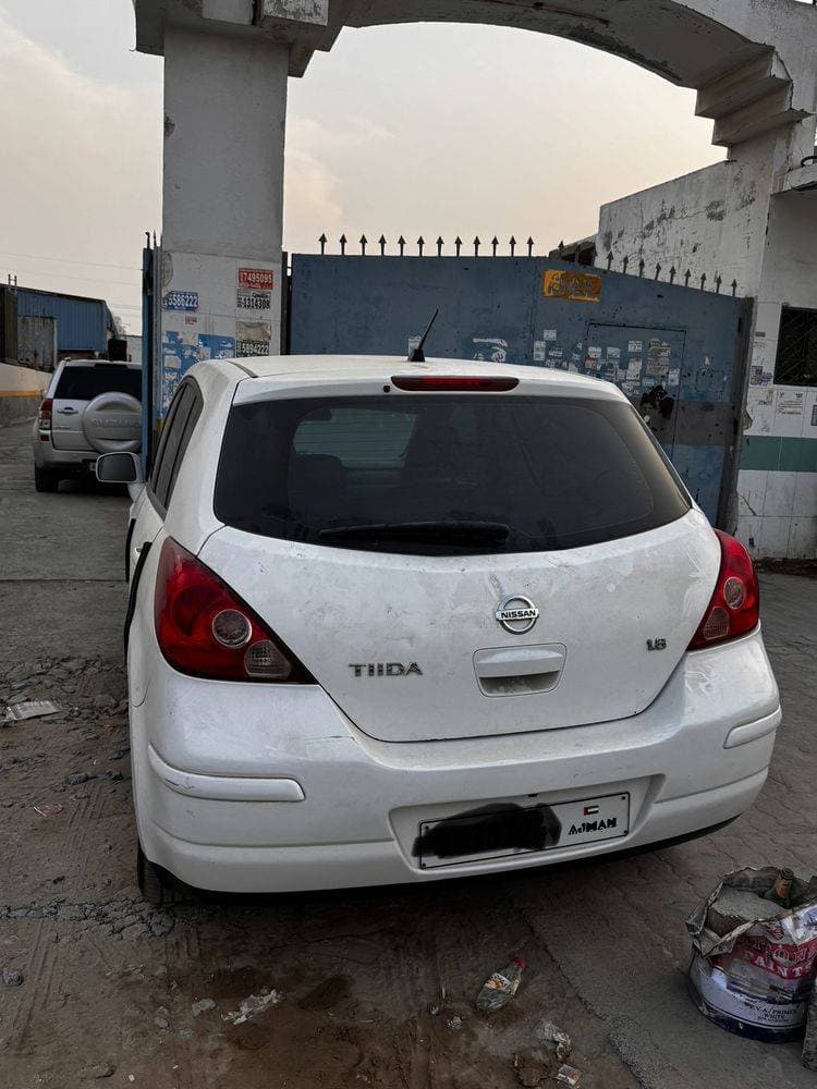 2011 Nissan Tiida thumbnail 3