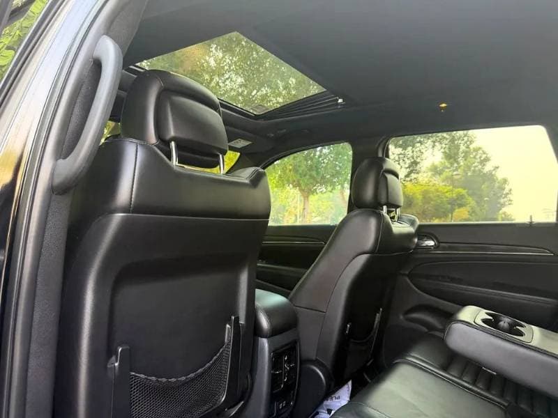 2020 Jeep Grand Cherokee thumbnail 3