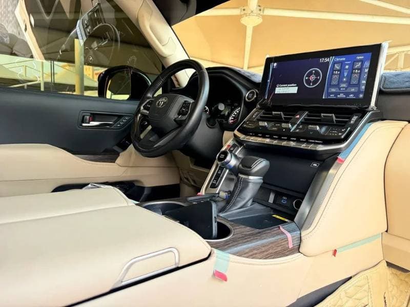 2023 Toyota Land Cruiser thumbnail 3