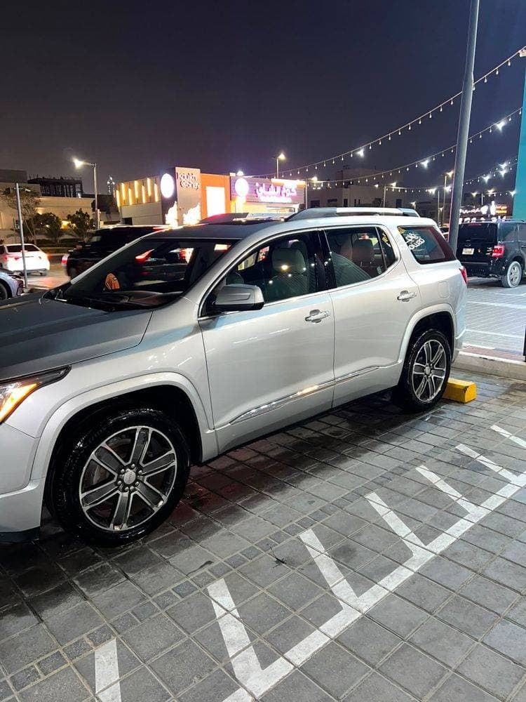 2017 GMC Acadia thumbnail 3