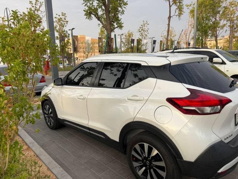 2020 Nissan Kicks thumbnail 2