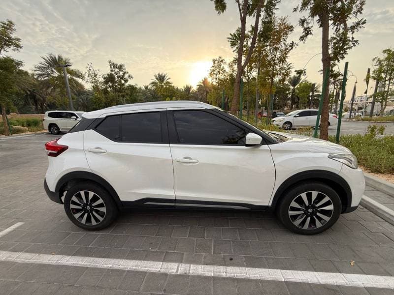 2020 Nissan Kicks thumbnail 3