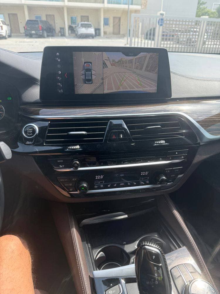 2018 BMW 5 Series Sedan thumbnail 4