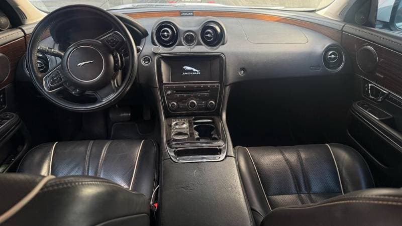 2016 Jaguar XJ thumbnail 4