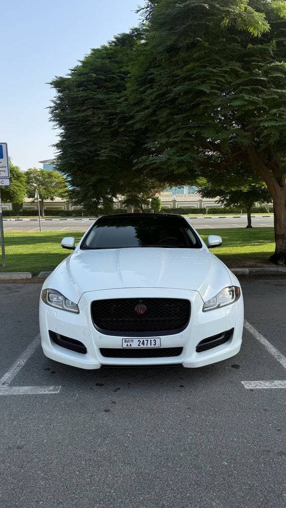 2016 Jaguar XJ thumbnail 2