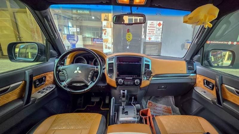 2020 Mitsubishi Pajero thumbnail 4