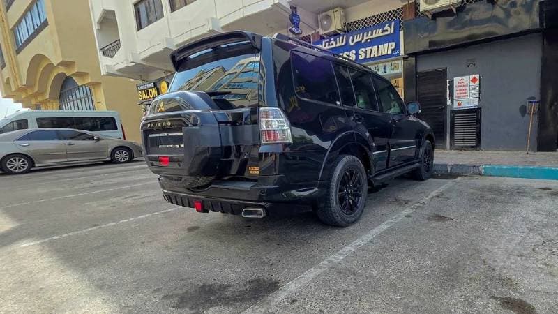 2020 Mitsubishi Pajero thumbnail 3