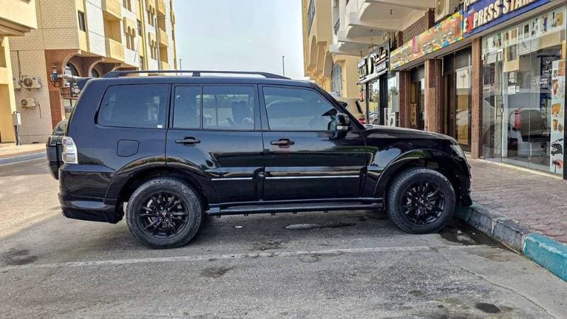 2020 Mitsubishi Pajero thumbnail 2
