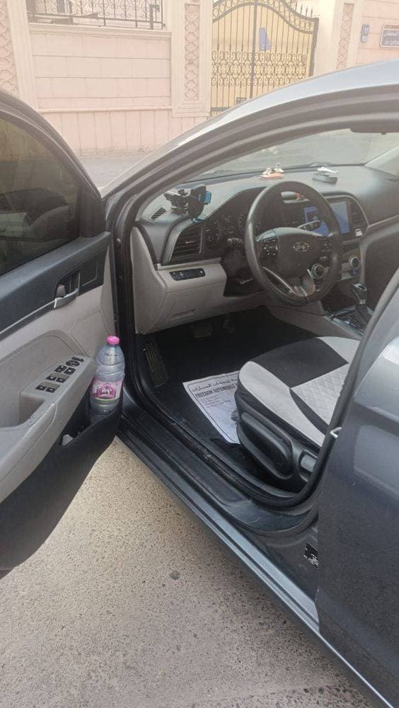 2019 Hyundai Elantra thumbnail 3
