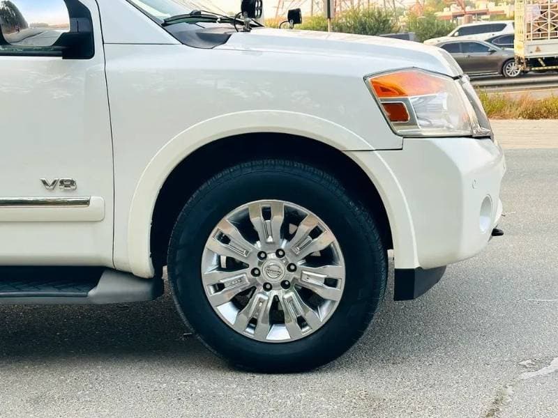 2015 Nissan Armada thumbnail 3