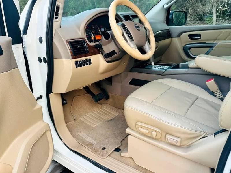 2015 Nissan Armada thumbnail 4