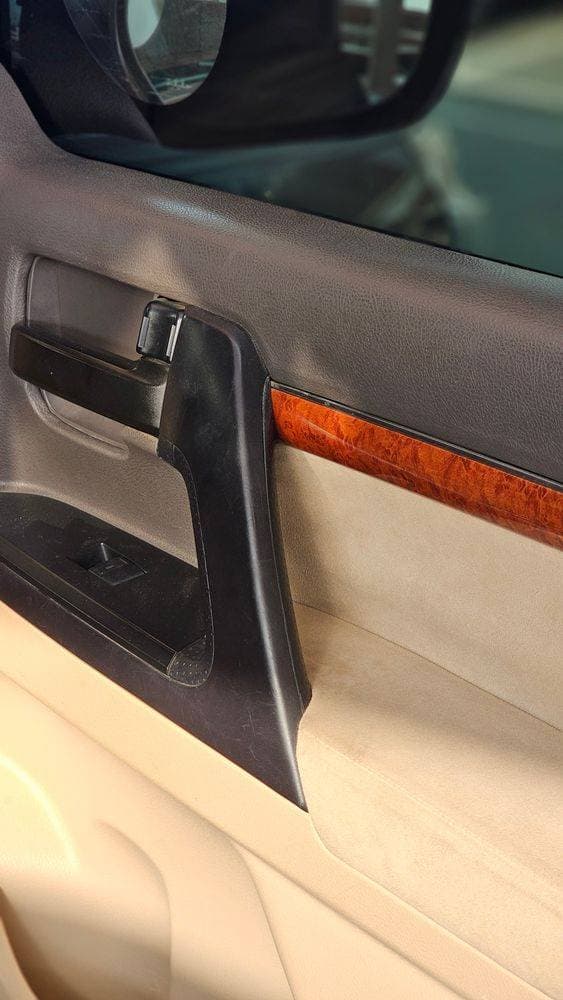 2013 Toyota Land Cruiser thumbnail 3