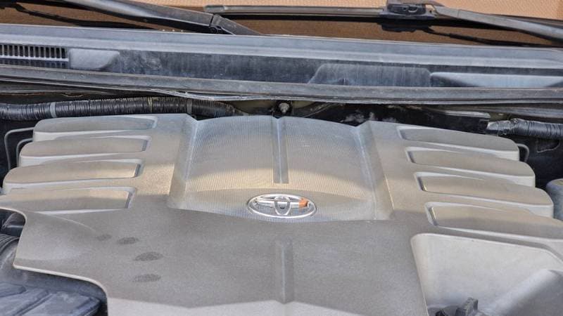 2013 Toyota Land Cruiser thumbnail 4