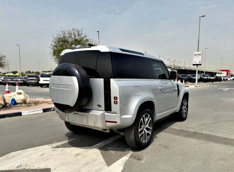 2023 Land Rover Defender thumbnail 4
