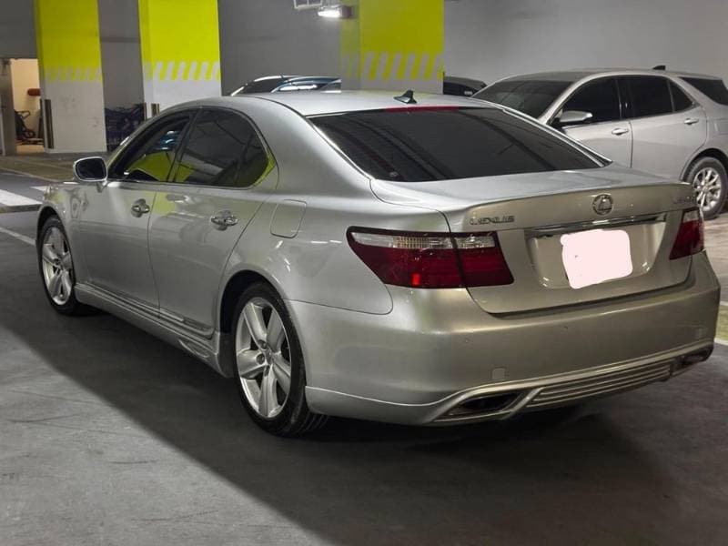 2008 Lexus LS460 thumbnail 3