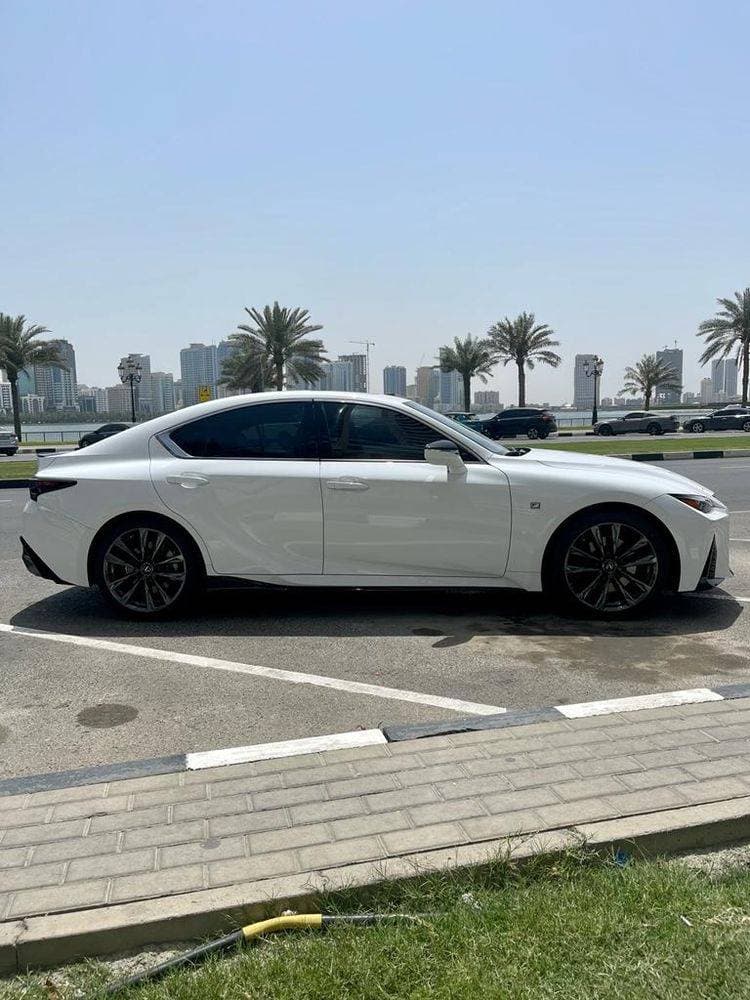 2022 Lexus IS 350 thumbnail 4