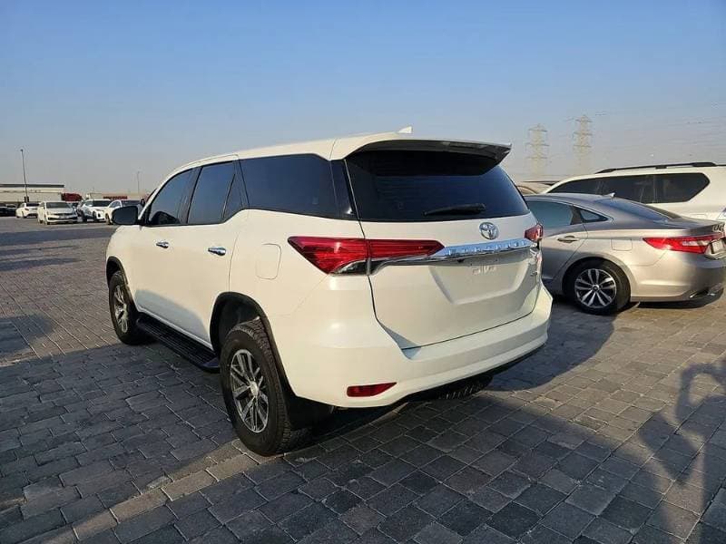 2018 Toyota Fortuner thumbnail 5