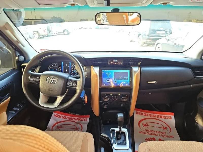 2018 Toyota Fortuner thumbnail 4