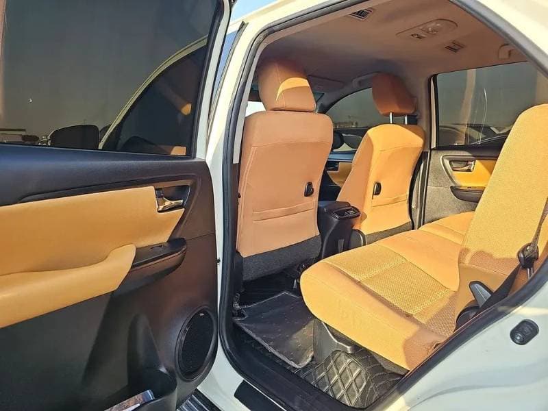 2018 Toyota Fortuner thumbnail 3