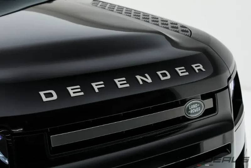 2025 Land Rover Defender thumbnail 8