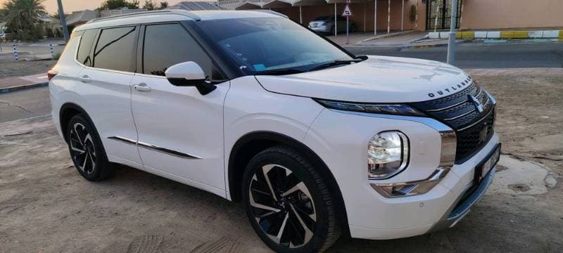 2023 Mitsubishi Outlander thumbnail 3
