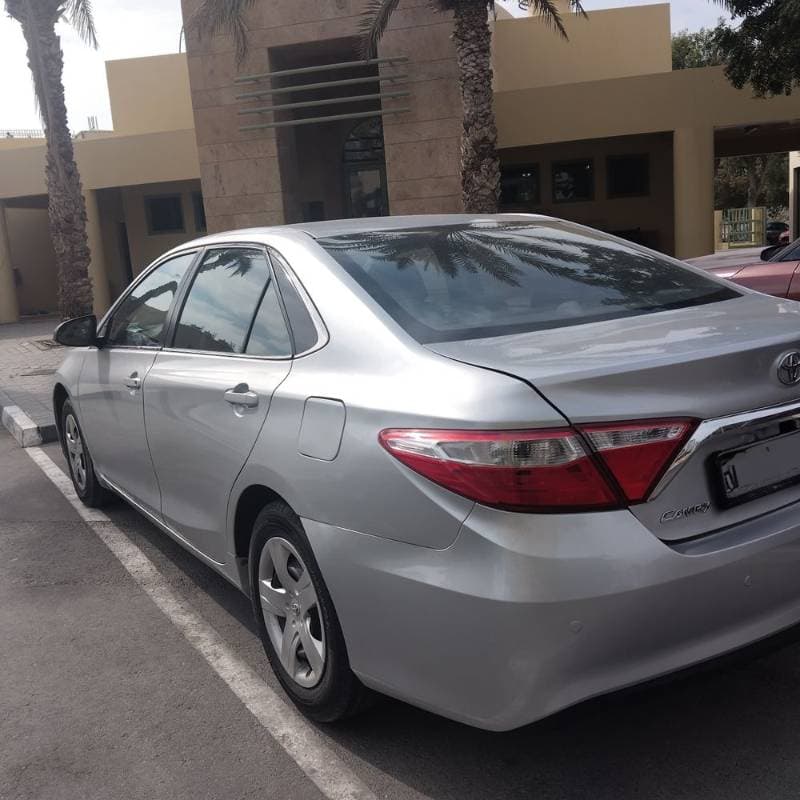 2017 Toyota Camry thumbnail 3