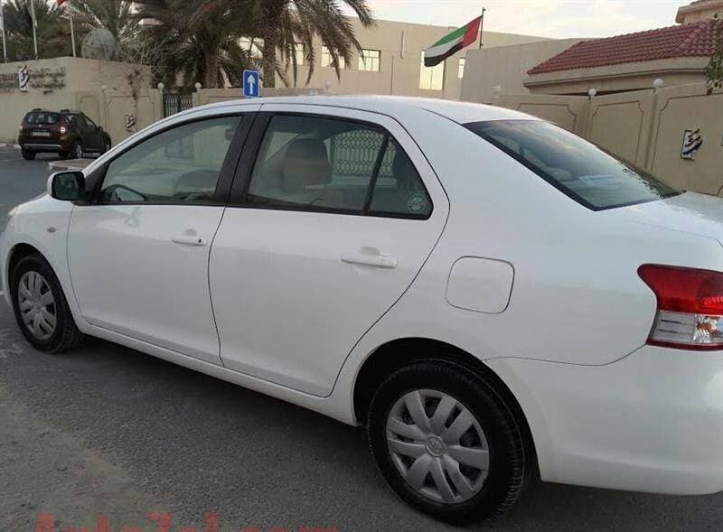 2013 Toyota Yaris thumbnail 2