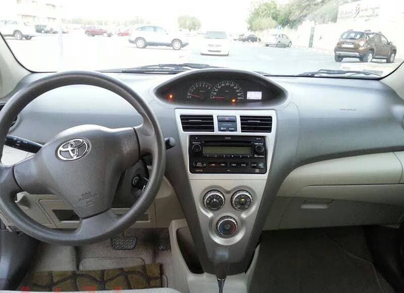 2013 Toyota Yaris thumbnail 3
