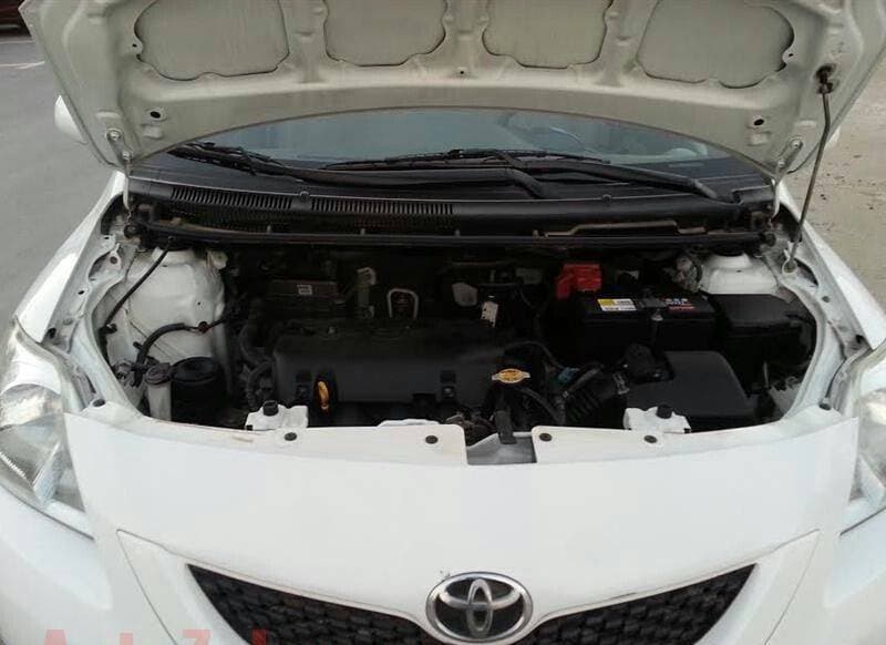 2013 Toyota Yaris thumbnail 4