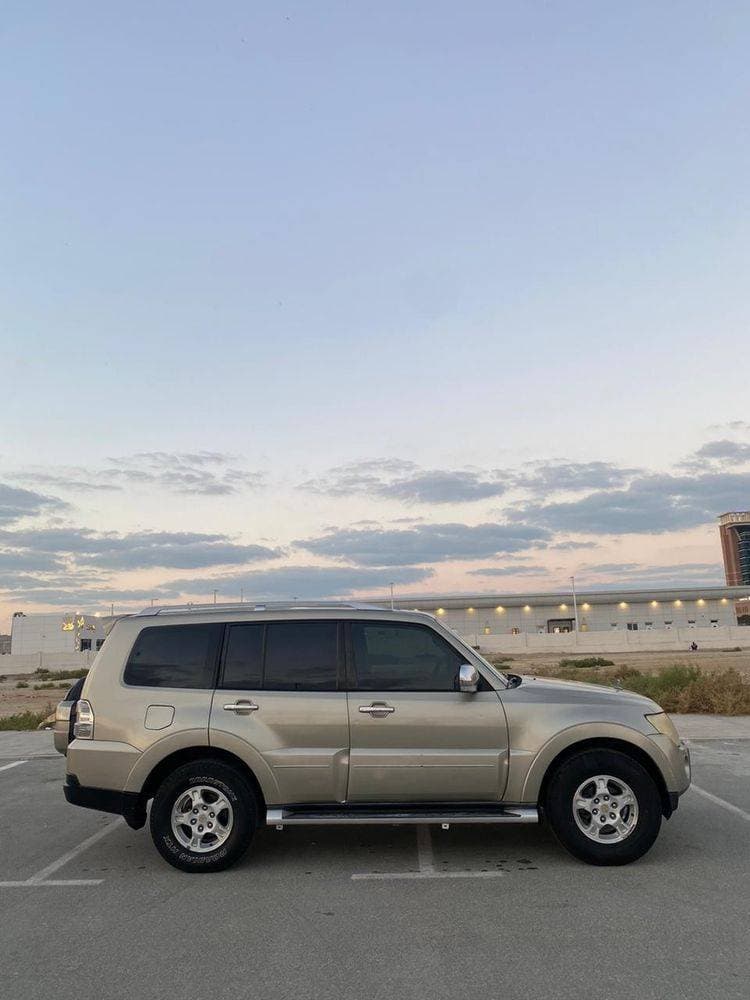 2008 Mitsubishi Pajero thumbnail 2