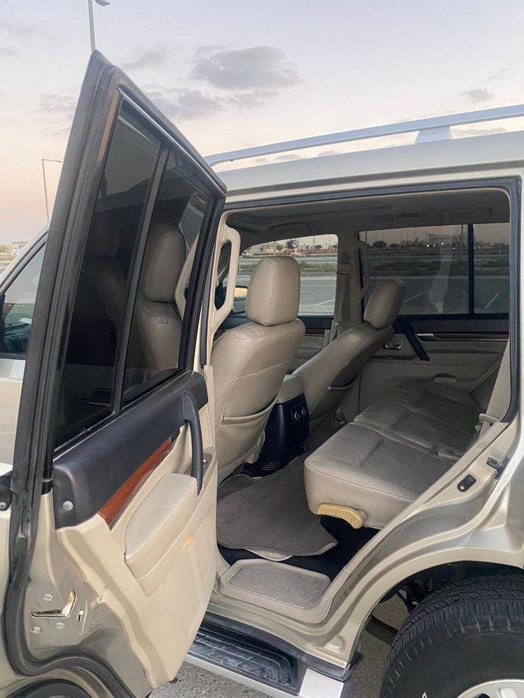 2008 Mitsubishi Pajero thumbnail 4