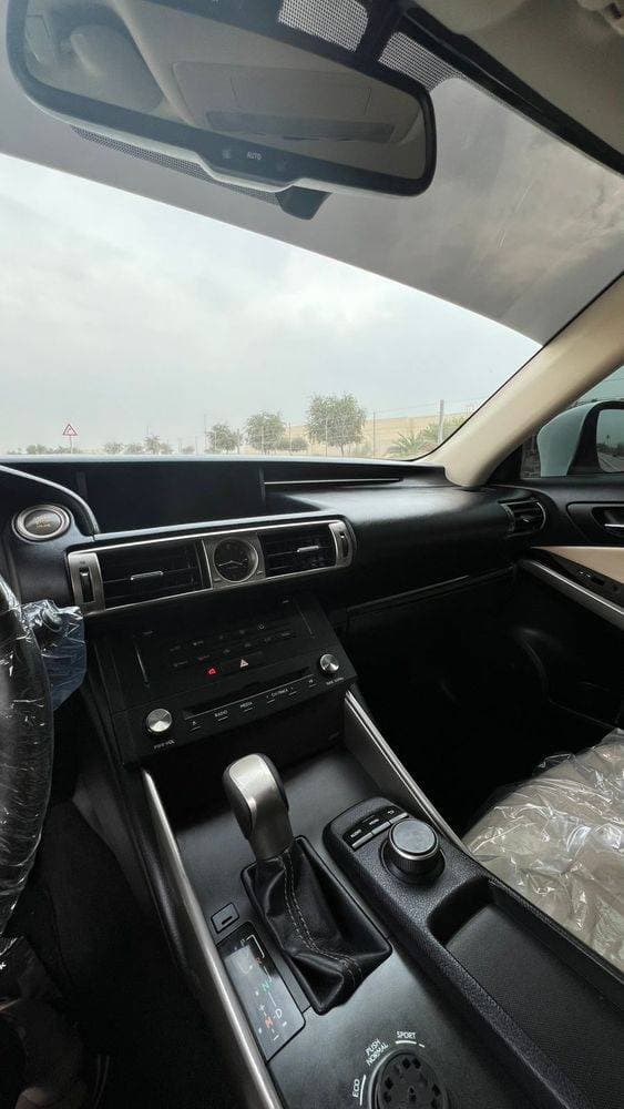 2015 Lexus IS250 thumbnail 2