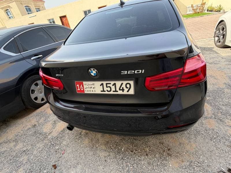 2017 BMW 3 Series Sedan thumbnail 3