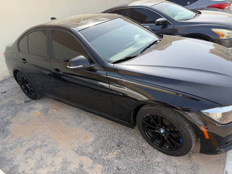 2017 BMW 3 Series Sedan thumbnail 2