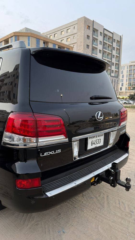 2013 Lexus LX 570 thumbnail 5